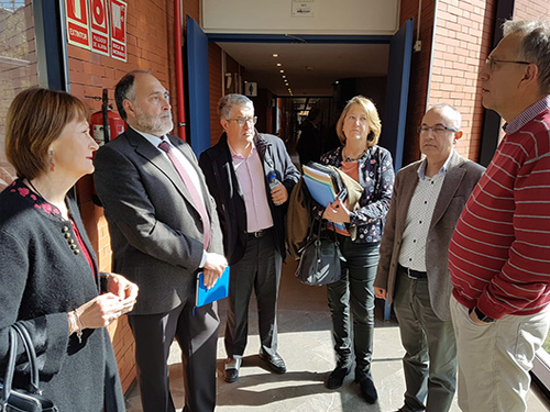 La rectora Mª Vicenta Mestre visita el Instituto de Ciencia Molecular de la Uni...